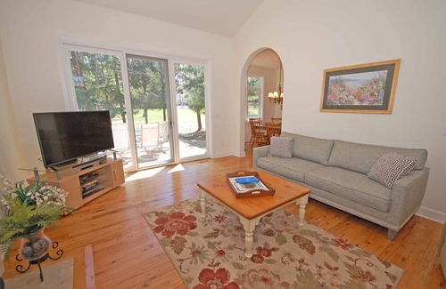 Glen Arbor House | Lovely, Newer Home In Downtown Glen Arbor - 3B/2.5B!