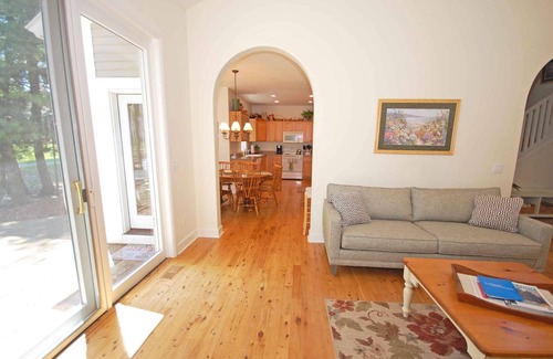Glen Arbor House | Lovely, Newer Home In Downtown Glen Arbor - 3B/2.5B!