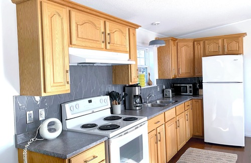 East Machias Cottage | Lovely ocean views, hiking & lobster boat lounge