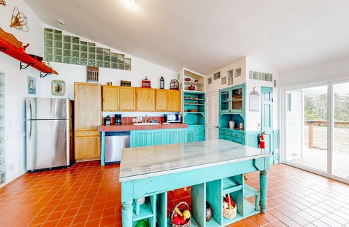 Elk House | Lovely oceanfront home with large deck, panoramic views, firepit, & W/D