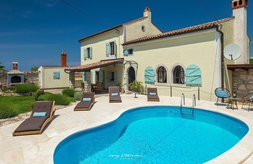 Flengi Villa | Lovely old restored villa with pool near Vrsar