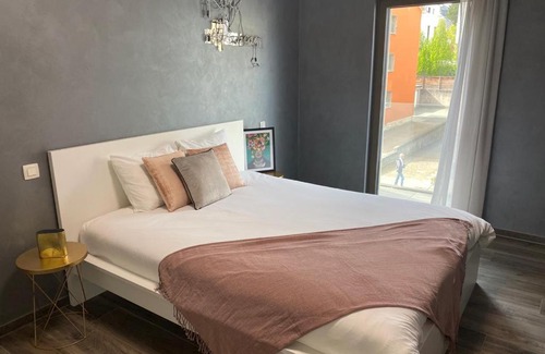 Belair Apartment | Lovely One Bedroom Apartment in City Center with Parking, near Public Transport