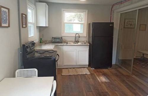 East Point Apartment | Lovely One Bedroom Apt 5 Minutes From Airport