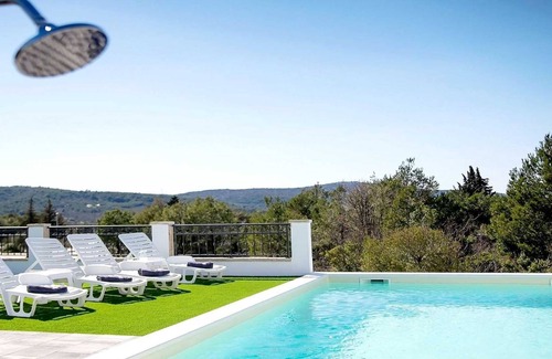 Sibenik Villa | Lovely poolside villa in Dubrava