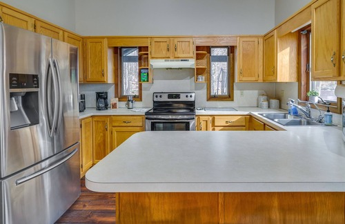 Gouldsboro Cabin | Lovely Poconos Cabin w/Resort Amenities!