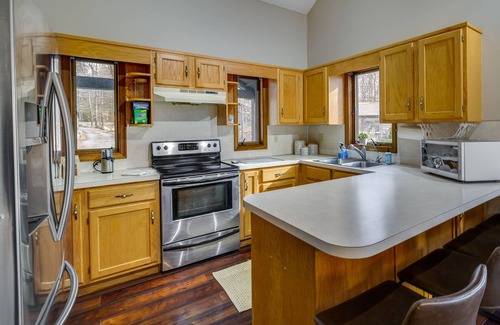 Gouldsboro Cabin | Lovely Poconos Cabin w/Resort Amenities!