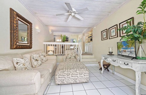 Mount Standfast House | Lovely private townhome with pool in Mount Standfast