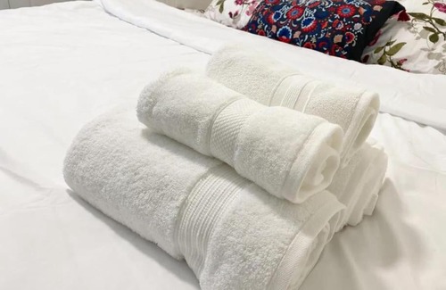 Pickering House | Lovely Private Bedroom Next to Beach and GoStation