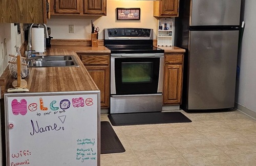 Abbott Loop House | Lovely Ranch Home in South Anchorage Close to UMED, Pet Friendly! 🐕🐈‍⬛🐾