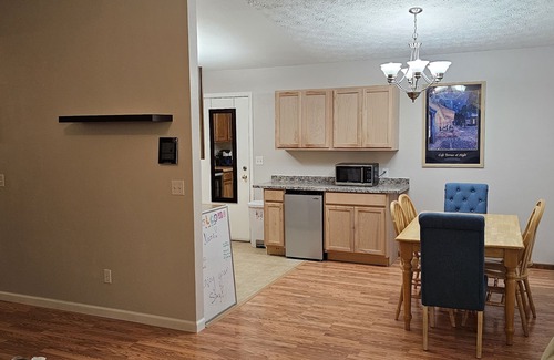 Abbott Loop House | Lovely Ranch Home in South Anchorage Close to UMED, Pet Friendly! 🐕🐈‍⬛🐾