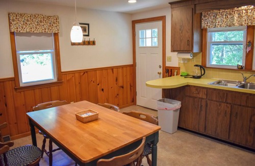 Dennis Port House | Lovely ranch home with screened in porch. 8/10 mile to Haigis Beach in Dennis