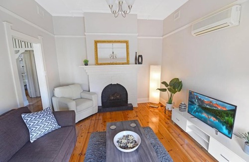 Warradale House | Lovely Renovated Bungalow close to SA Aquatic Ctr