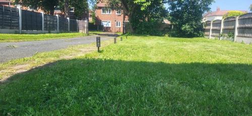 Broadheath House | Lovely room like a home away home near the airport