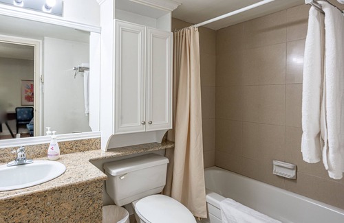 Saint-Sauveur House | Lovely room with balcony 26