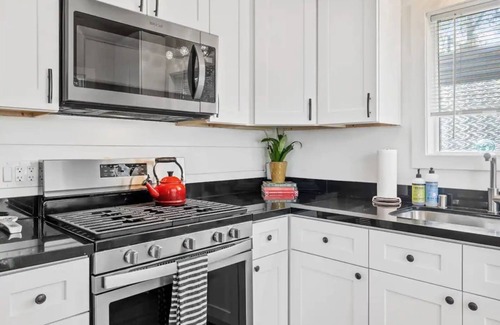 Forestville House | Lovely Russian River Bungalow-2BR 1 BA New Remodel