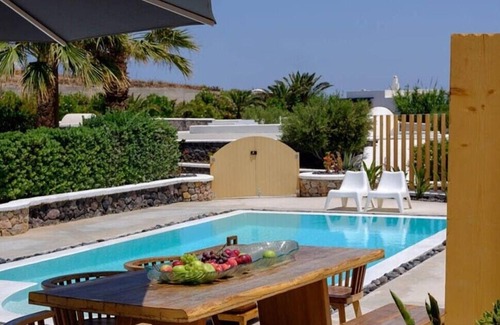 Exo Gialos Villa | Lovely Santorini Villa | 3 Bedrooms | Aria Villa | Private Pool & Close to.