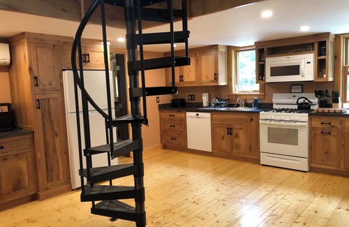 East Calais Cabin | Lovely secluded cabin on VAST trail in VT's "Land of Lakes and Ponds"