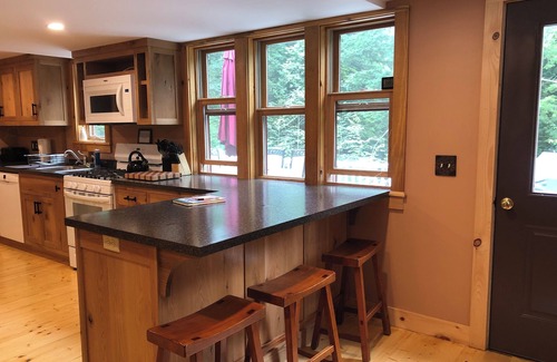 East Calais Cabin | Lovely secluded cabin on VAST trail in VT's "Land of Lakes and Ponds"