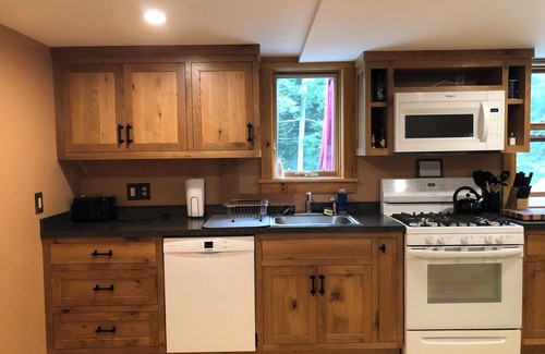 East Calais Cabin | Lovely secluded cabin on VAST trail in VT's "Land of Lakes and Ponds"