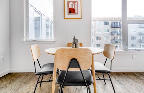 Cascade Apartment | Lovely SLU 1BR w/ Gym & Pet Area, close to Space Needle, by Blueground