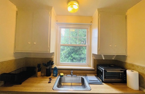 Cheltenham Apartment | Lovely Spacious 1BR Apt. Monthly Discount