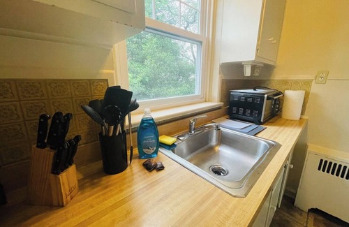 Cheltenham Apartment | Lovely Spacious 1BR Apt. Monthly Discount