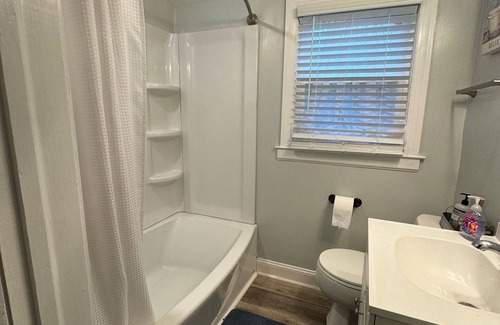 Roanoke House | Lovely& Spacious 4-bedroom house in charming Roanoke with WiFi, AC, King Bed