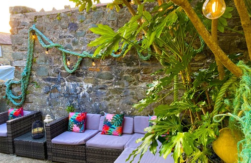 Fishguard House | Lovely spacious quayside detached holiday house. Dog friendly. Sleeps 12