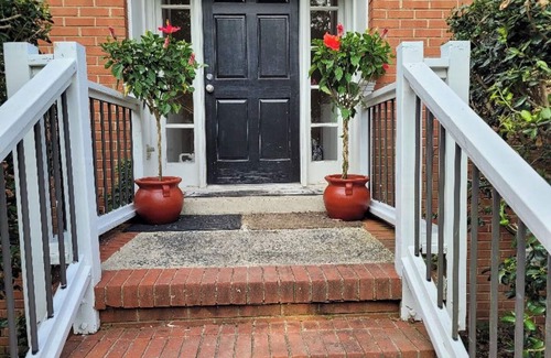 North Garrett Road House | Lovely, Spacious & Sunny: Sleeps 6 - Near Duke, UNC & Downtown Durham w/Nature!