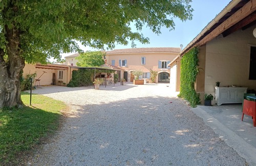 Paluds de Noves Apartment | Lovely studio in Provence
