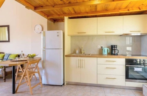 Istron House | Lovely studio across Voulisma beach!