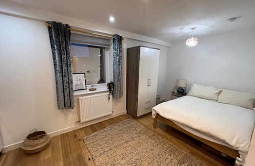 Cheadle Hulme Apartment | Lovely Studio in Cheadle Hulme