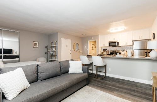 Ocean Park Apartment | Lovely Studio in SantaMonica