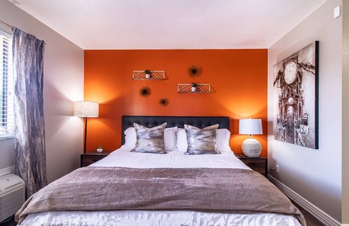 Colton Apartment | Lovely Studio☑ King Bed♚ Clean ✪ Comfortable✿