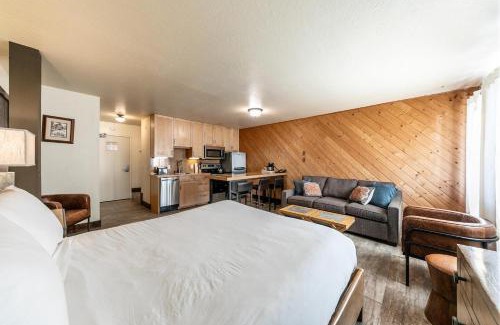 Truckee House | Lovely Studio w/Kitchen and Partial Lake View #122 at Donner Lake Village