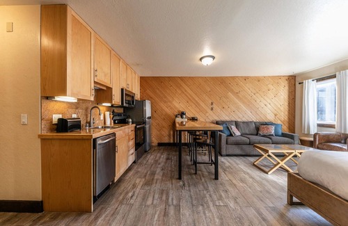 Truckee Apartment | Lovely Studio w/Kitchen #122 at Donner Lake Village