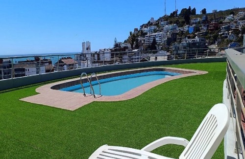 Renaca Apartment | Lovely studio - WiFi - 2 blocks from Reñaca beach. Ocean view from the roof!