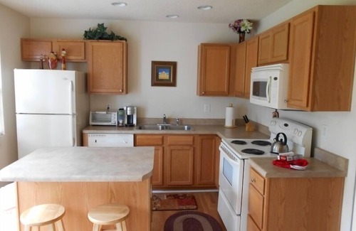 Brown Road House | Lovely Townhome Near Everything But Not in Everything