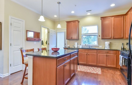 Chapel Hill House | Lovely Townhome w/Central Location in Chapel Hill | Near UNC Campus + Triangle