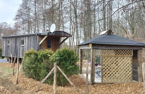 Erezee Cottage | Lovely trailer with tranquility assured.