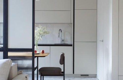 Kyiv Apartment | Lovely Uncle Botanical Gardens Studio w Balcony