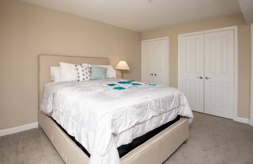 McLean Apartment | Lovely unit 15 minutes to downtown DC | Free Parking