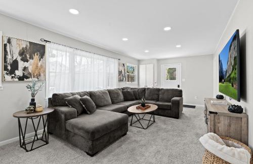 Royal Oak House | Lovely Updated 3 BR Home w Backyard Sleeps 6