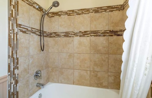 Racine House | Lovely Upper Unit, Steps to the Beach and Zoo