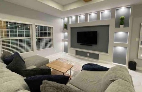 Pharr House | Lovely Valley Getaway Main Home w King Size Bed