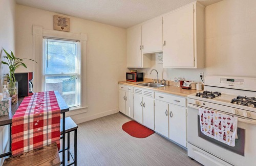 Beloit Apartment | Lovely Victorian Retreat: 1 Mi to Dtwn Beloit