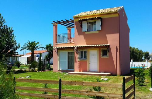 Almiros Beach Villa | Lovely villa Close to the Beach With Private Pool !