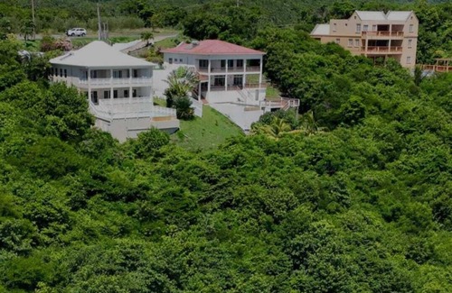 Saint David's Villa | Lovely villa overlooking the beautiful La Sagesse Bay.