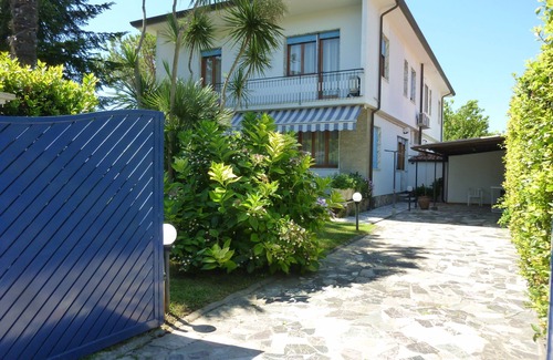 Forte dei Marmi Villa | Lovely Villa with garden, 400 mt from the sea, Forte dei Marmi, Versilia,Wi-Fi.