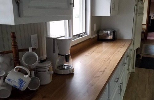 Lakeside House | Lovely, Well-Maintained Cottage, 5' walk to Lake